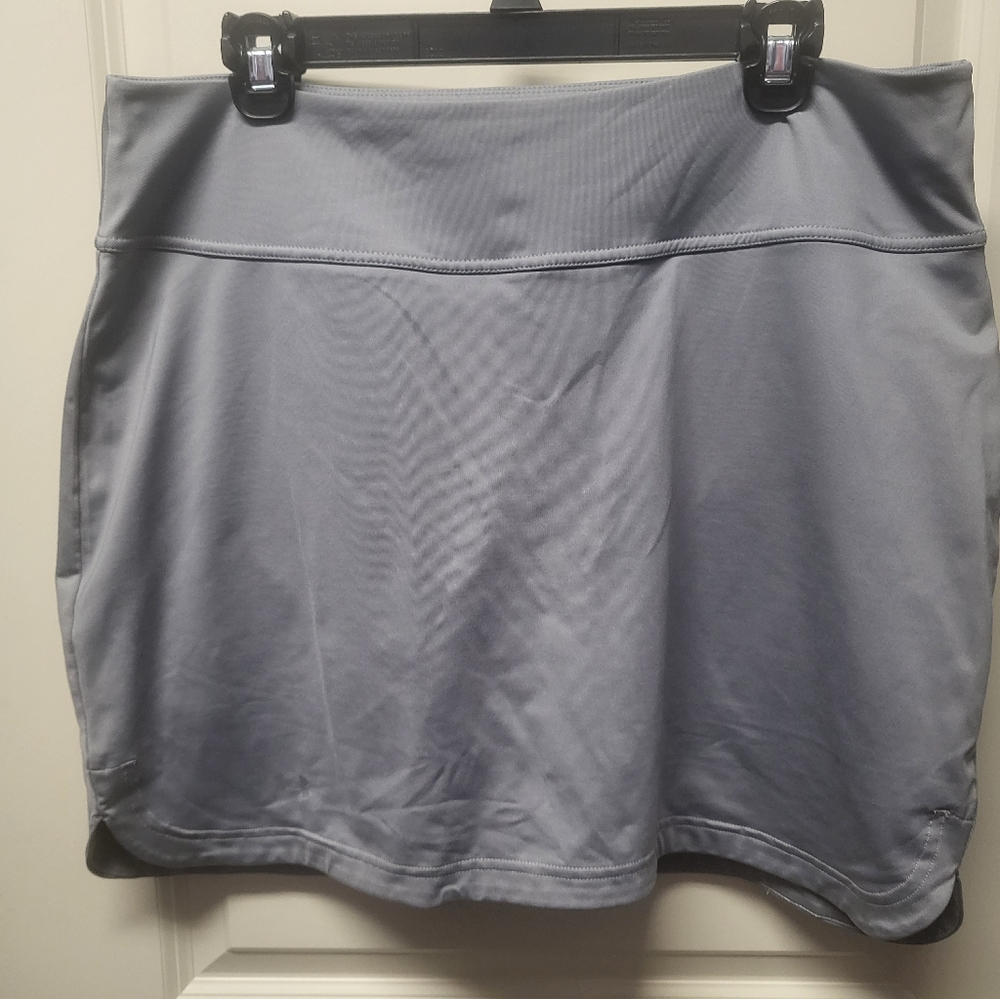 XL Under Armour skort